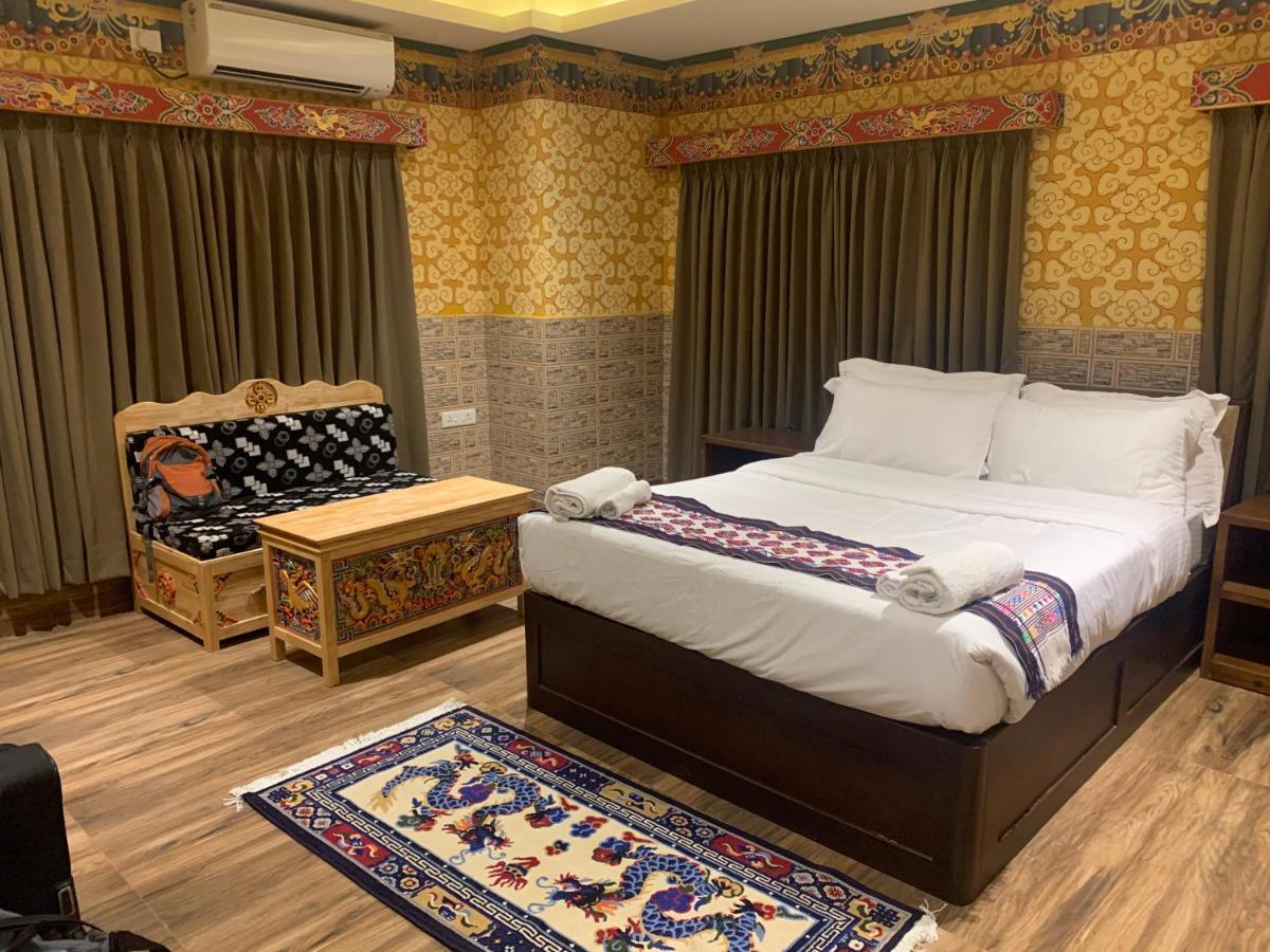 White Dragon Hotel Пунакха Екстериор снимка