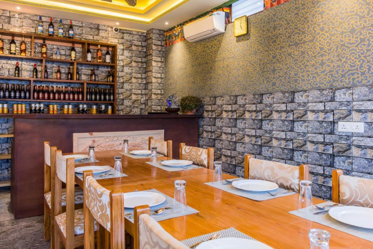 White Dragon Hotel Пунакха Екстериор снимка